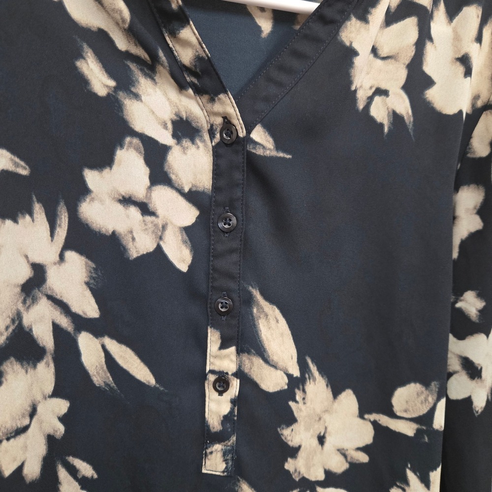 Simply Vera Vera Wang Navy Floral Print Tunic Blouse Top Women's Size Medium - Picture 3 of 9